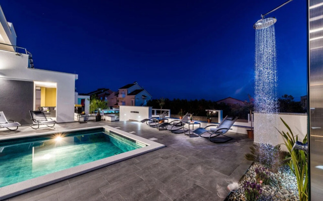 Villa Magnifica Penthouse with Jacuzzi