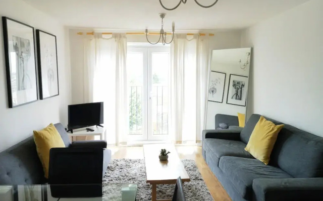 Bright & Modern 2BR Apartment Parking