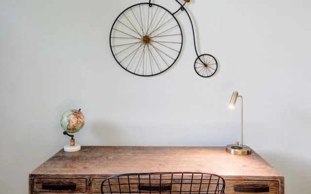 3 bedroom, East 18th Street