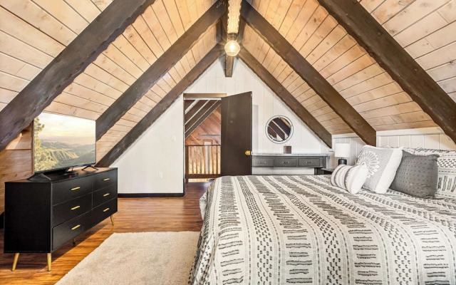 Backway Hideaway Close to the Village!