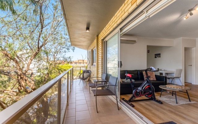 South Cronulla Apt Steps to Surf & Ocean Pools – Balcony – Sydney