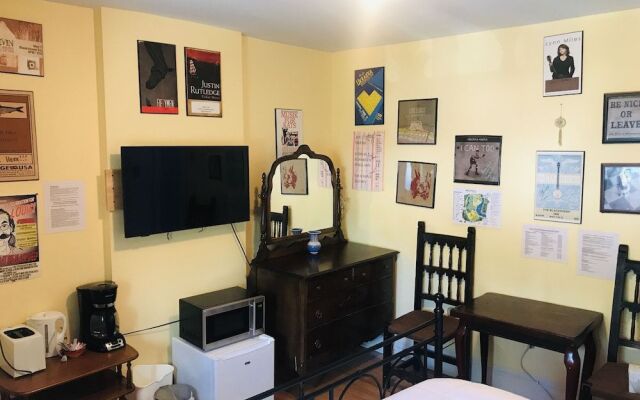 Auberge De Mon Petit Chum B&B