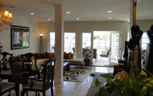 Villa Sereno- Luxury Lakefront Villa near Laguna Beach