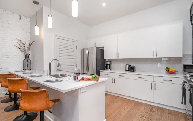 The Saddlery - Mic Drop - Walk to Broadway