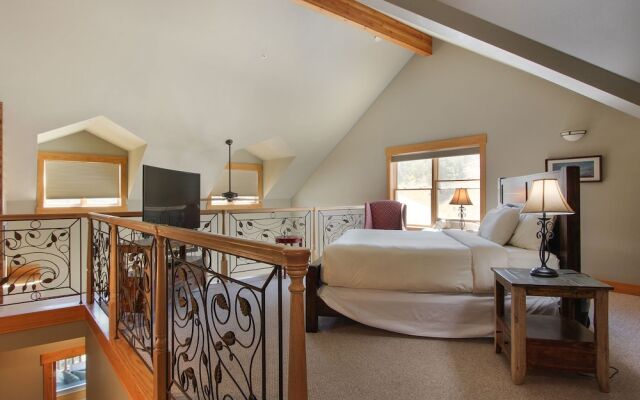 Thunder Mountain S8 2 Bedroom Condo by RedAwning