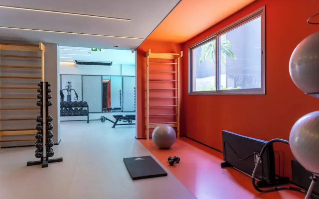 Estudio Pinheiros com piscina e academia