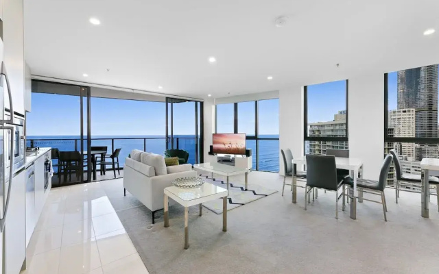 Wonderful 2-bed With Pool, Gym & Scenic Views