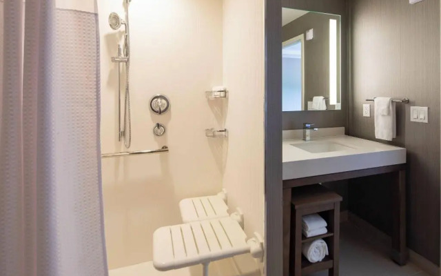 Courtyard New York QueensFresh Meadows