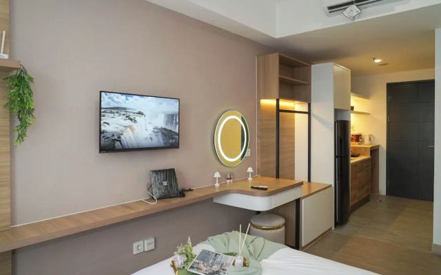 Chic Brown Touch Studio At Apartment Collins Boulevard – Guest Rooms – Tangerang