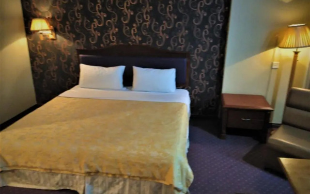 Kingston Hotel