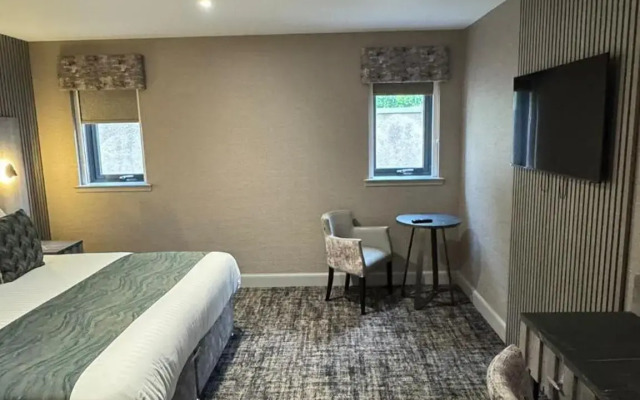The Knowes Hotel & Restaurant