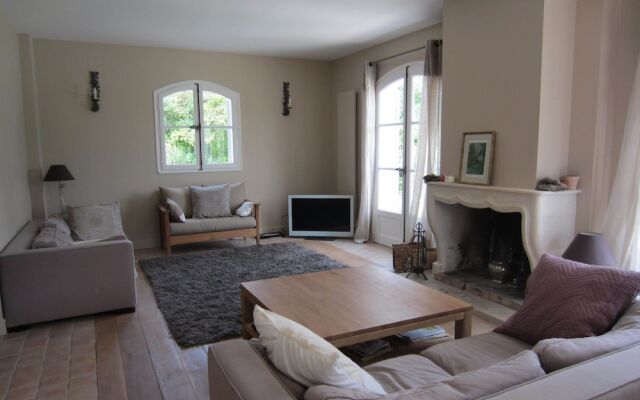 Atmospheric Villa in Pottery Town Salernes , Near Many Lovely Villages