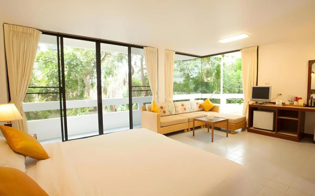 Nern Chalet Beachfront Hotel