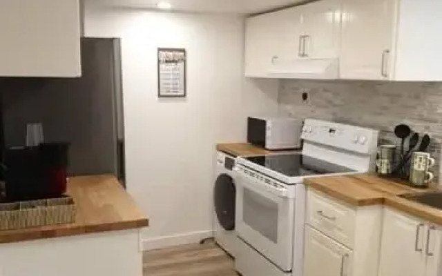 Happy, Cozy, Fun, Loving suite in West Vancouver