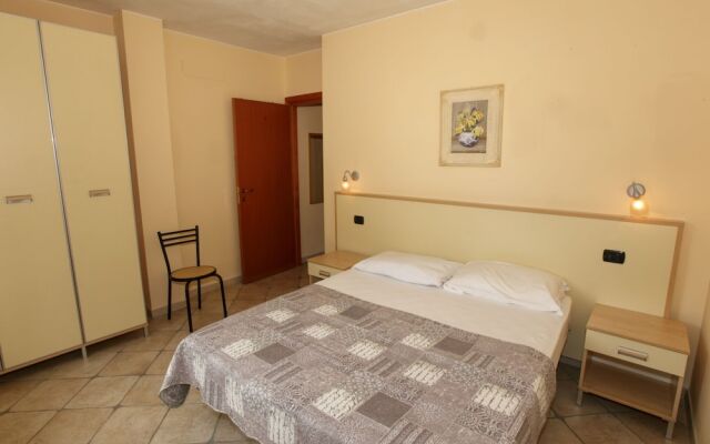 Apartment with Pool near Sea