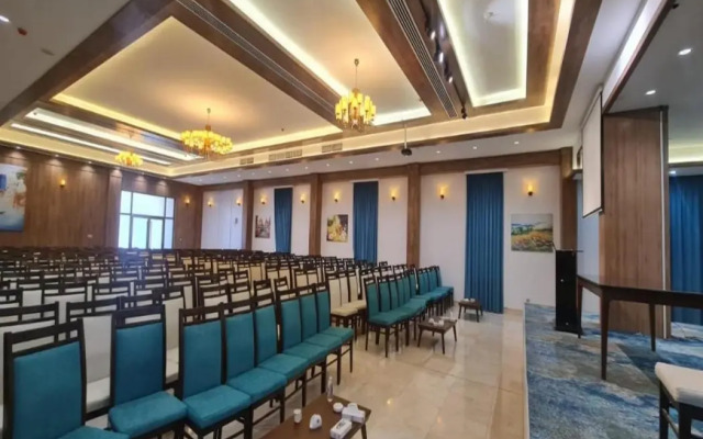 Khawarnaq Palace Hotel