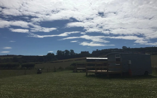 Showman's Hut @ Westcote