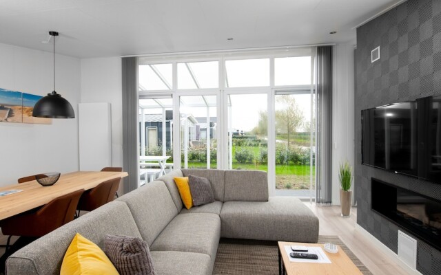 Modern Chalet Near the Oosterschelde