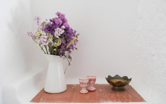 Peaceful & Spacious Apt with Parking & Queen Bed