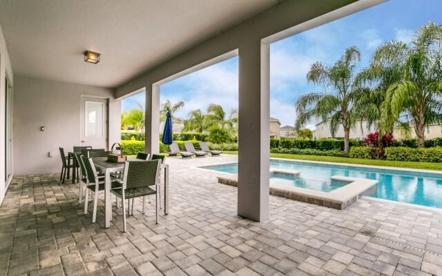 Stylish Family Home Sleeps 22 Enc101