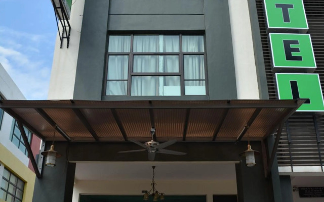 Putra One Avenue Hotel