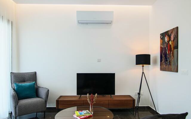 Phaedrus Living: City View Anna Residence 101