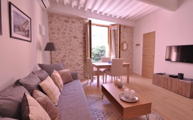 Picasso Apartments