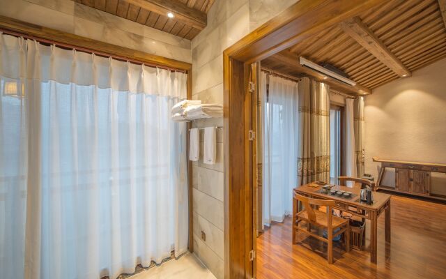 Riverside Boutique Inn