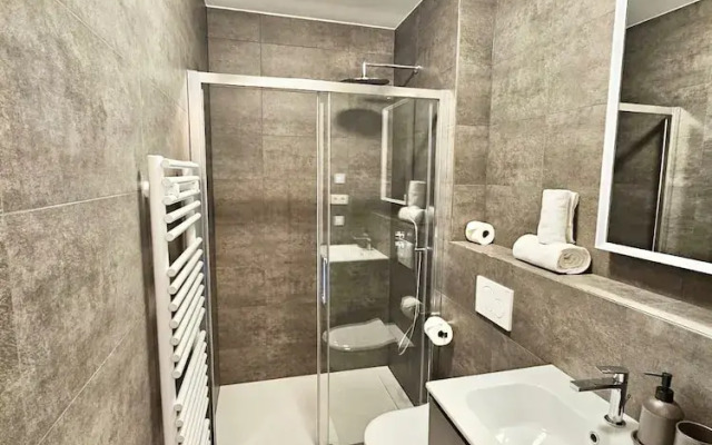 Comfy one bedroom with parking&balcony