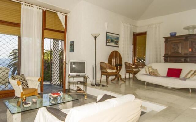 Villa White