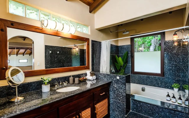 Luxury Villa Hot Tub Ocean Views Fully Staffed