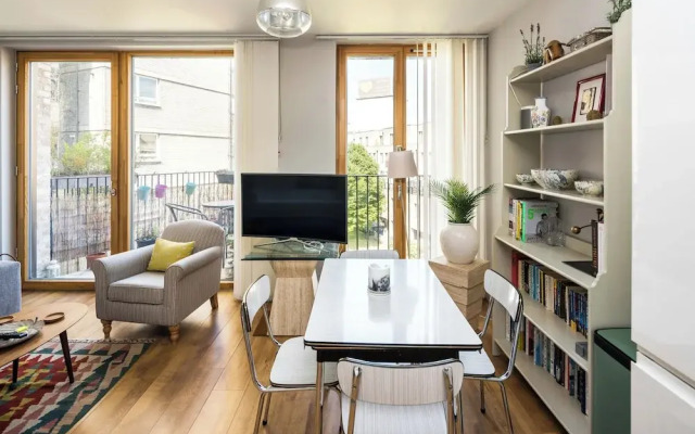 Shiny &amp; Comfy stay with Underground links nearby!