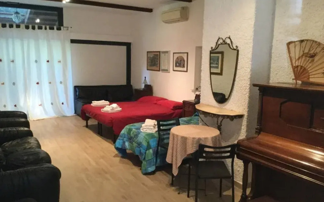 "room in Guest Room - Camera In Antica Corte Milanese"