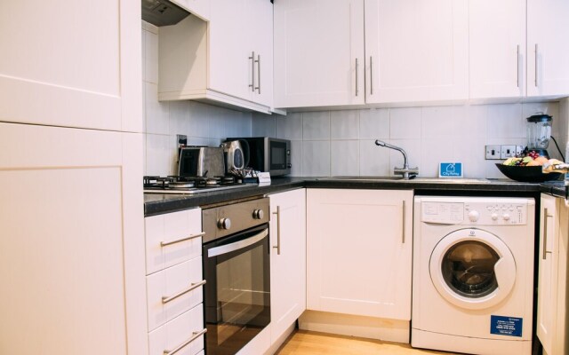 Modern Grove Court Apartment - ISMY