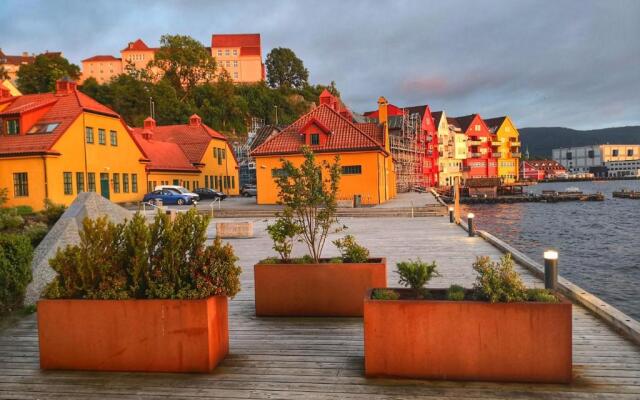 Eksklusiv & idyllisk leilighet i Sandvikensjøfront