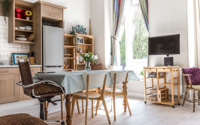 Bright Two BR Period Apartment in Whitechapel