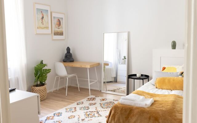 2ndhomes Bright & Spacious City Studio