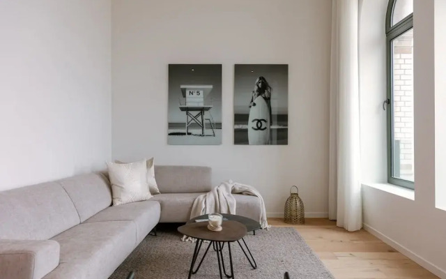 Stunning Seafront Apartment With Modern Comforts and Dike Views
