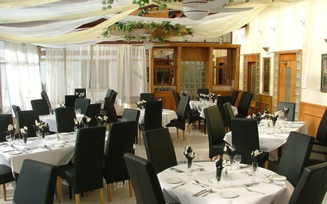 Ravensdene Lodge Hotel