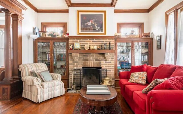 Cozy Cape Cod Bungalow