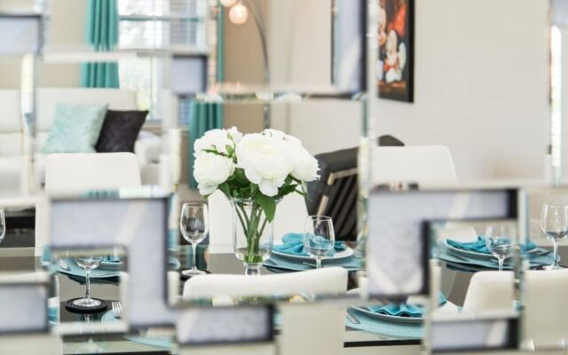 Solterra - 4103 Oaktree Drive