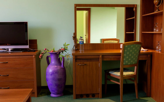 Max Inn Hotel