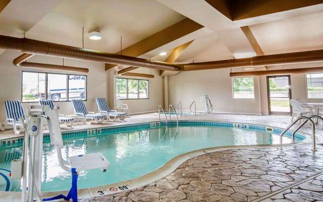 Comfort Suites Louisville East