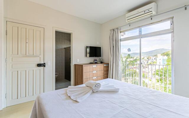 Apto com varanda a 3 min da UFSC RAF005