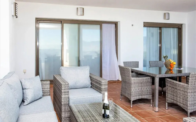 Spectacular Golf, Sea and Mountain Views BT65