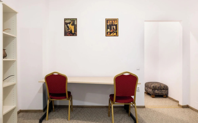 Bucharest Studios Barcelona Room