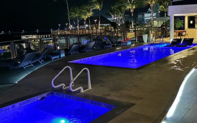 SEAFLATS Iate Plaza Hotel