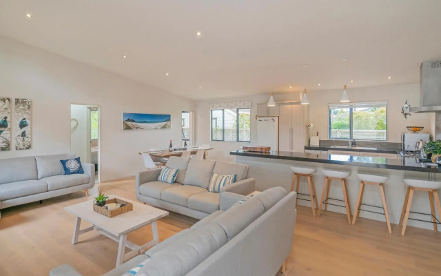 Upsides and Good Vibes - Pauanui Holiday Home
