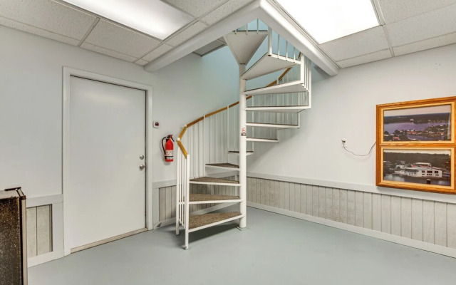 Waterfront Gem: Crystal River Family Home