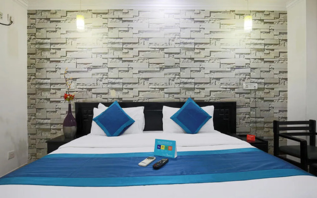 FabHotel Kailash Colony Metro Station